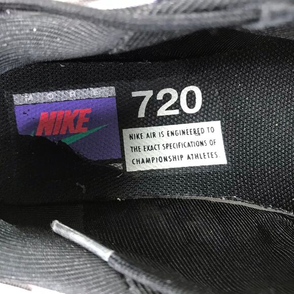 NIKE Air Max 720 GS Black Color Streaks Youth 4 Sporty Athletic Everyday Stylish - Picture 12 of 13